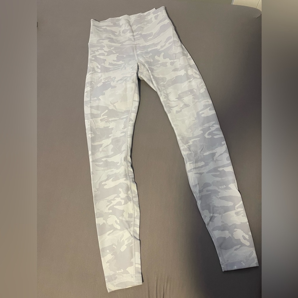 Lululemon size 8 white camouflage pants. High rise Align